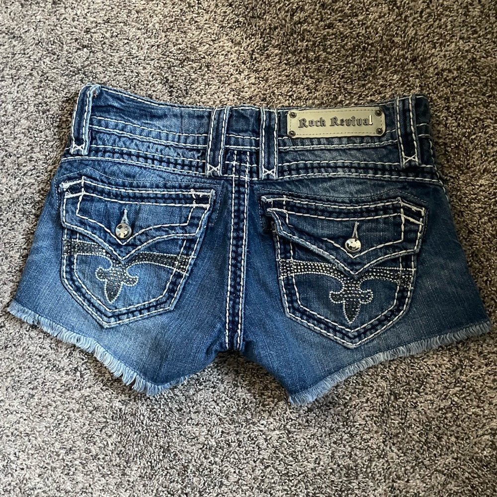 Womens rock revival shorts size 26 like new